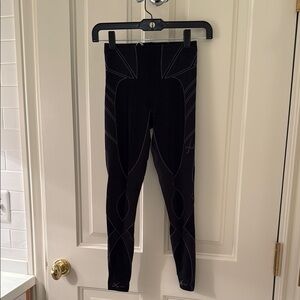 CW-X Black COMPRESSION Athletic Leggings - size XS